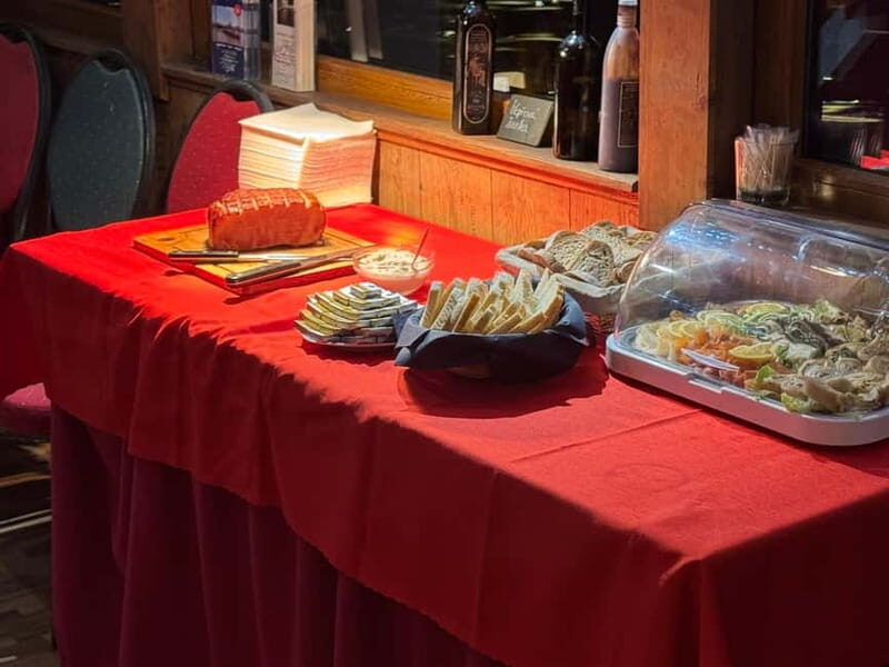 Evening cruise through Prague with 3-course served menu - Evening cruise through Prague with 3-course served menu