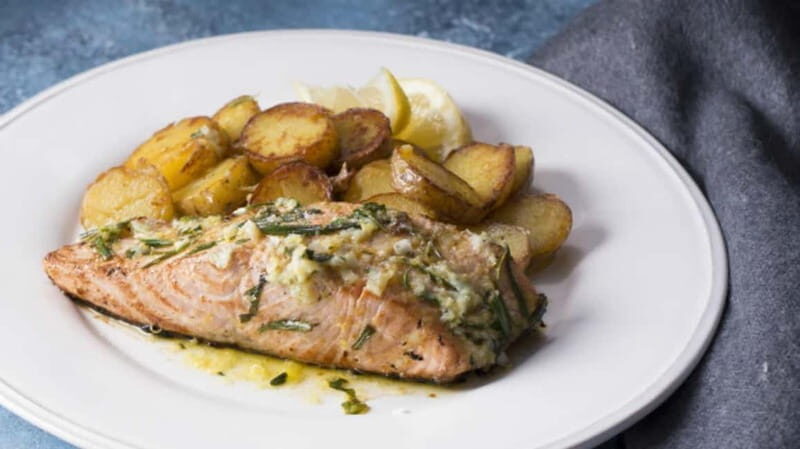 Evening cruise through Prague with 3-course served menu - Key Points