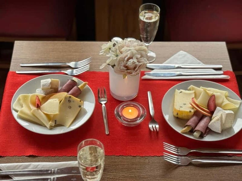 Evening cruise through Prague with buffet dinner - The Good