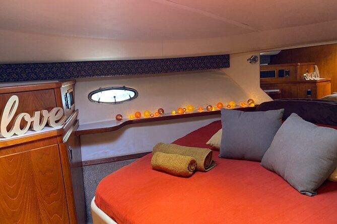 Exceptional whale watching in a Tahiti Yacht - Who Should Consider This Tour?