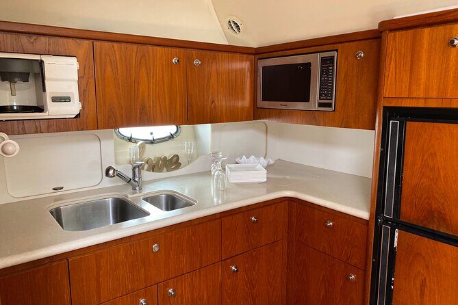 Exceptional whale watching in a Tahiti Yacht - FAQs