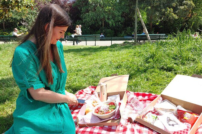 Exclusive Gourmet Picnic Experience at the Eiffel Tower - A Closer Look at the Gourmet Picnic Experience