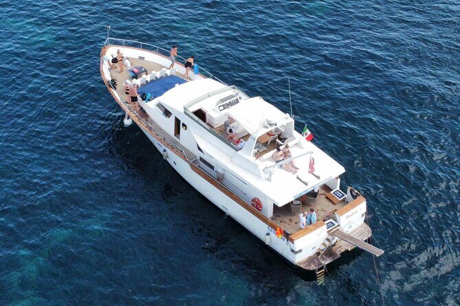 Excursion on Luxury Yacht Shalimar IV - The Experience in Detail: What to Expect from the Shalimar IV Yacht Tour