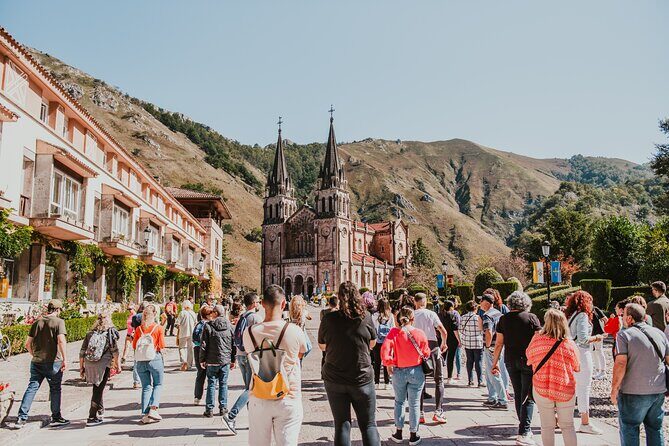 Excursion to Lakes of Covadonga and Cangas de Onís from Gijón - Coastal Views and Lastres