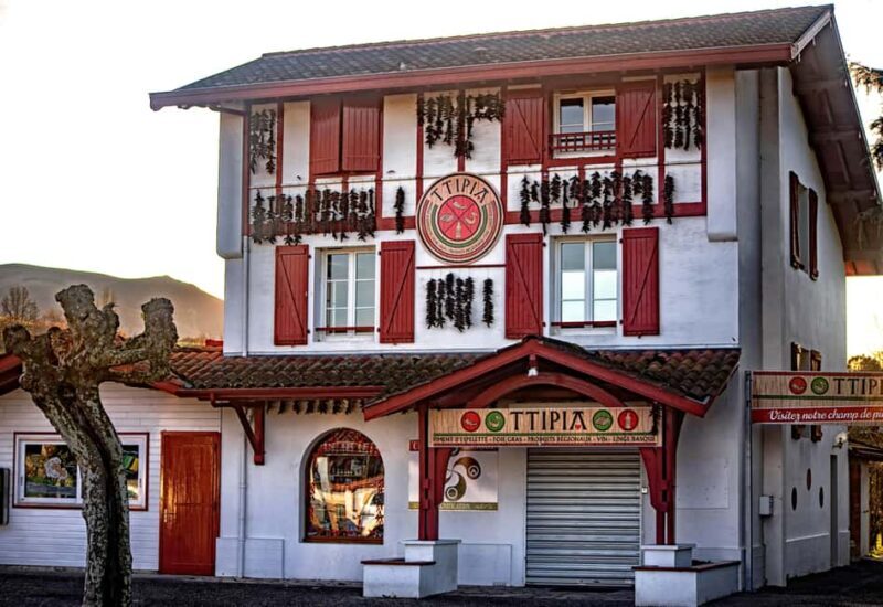 Excursion to the villages of the French Basque Pyrenees: Espelette, Ainhoa, and Sare - An In-Depth Look at the Itinerary