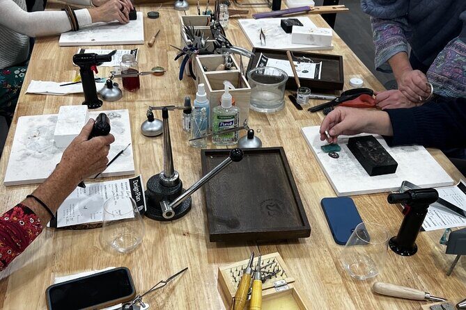 Experience Create your own jewelry workshop for beginners - The Value for Travelers