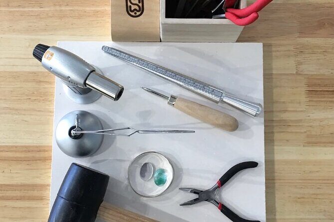 Experience Create your own jewelry workshop for beginners - The Sum Up