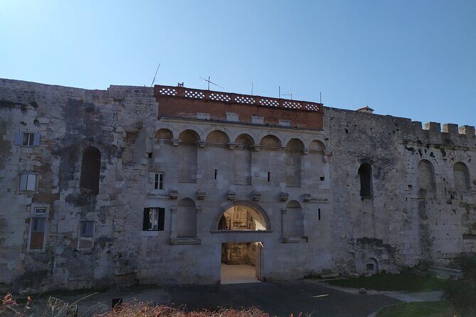 Experience Split With Local Professional Historian - Private - Key Points