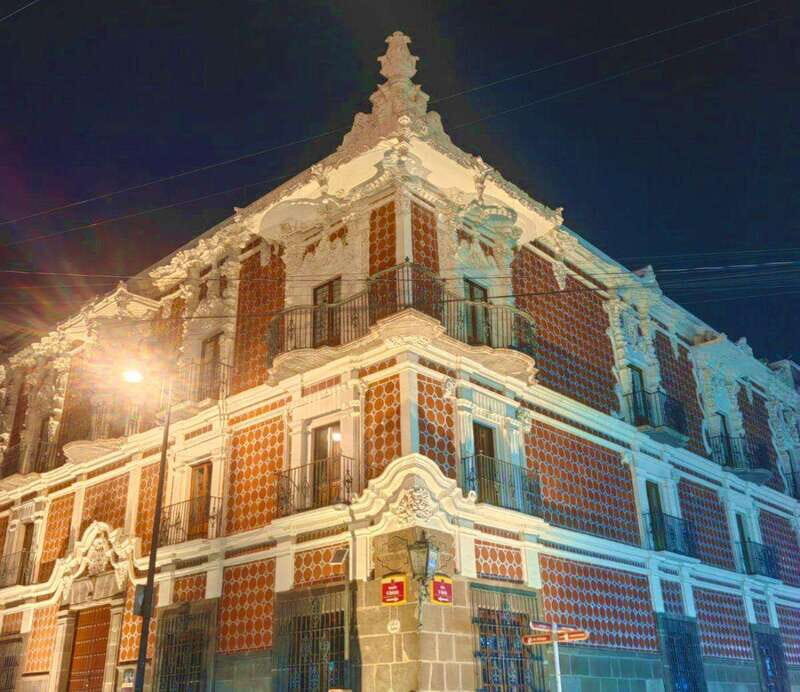 Experience the nighttime magic of Puebla with stories - Key Points