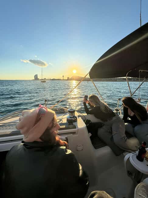 Experiencia en barco con Barcos de Barcelona - The Vibe and Atmosphere