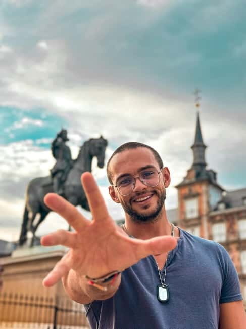 Explore Barcelona: Professional Photo session tour - Key Points