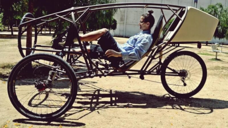 Explore Barcelona with a bicycle builder - Key Points