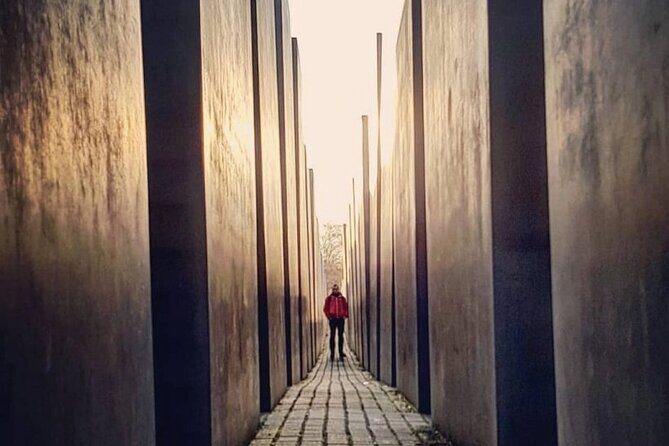 Explore Berlin History and Highlights Sightseeing Tour - Stop 2: Reichstag Building