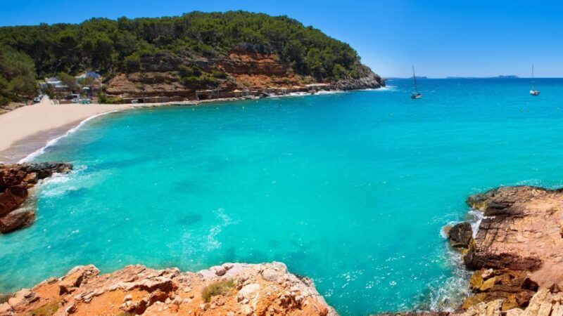 Explore Ibiza's Hidden Coves: No-License Boat Rental - Is it Worth the Price?
