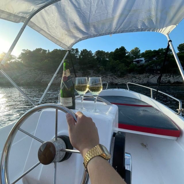 Explore Ibiza's Hidden Coves: No-License Boat Rental - Who Should Consider This Experience?