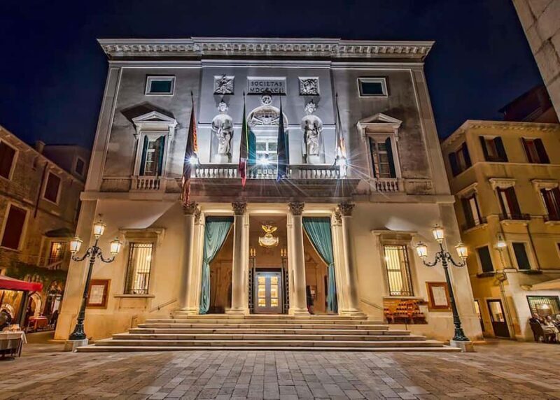 Explore La Fenice: Iconic Operas and Modern Masterpieces - A Closer Look at the Teatro La Fenice Experience