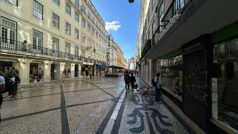 Explore Lisbon's Historic Sites on Foot - Key Points