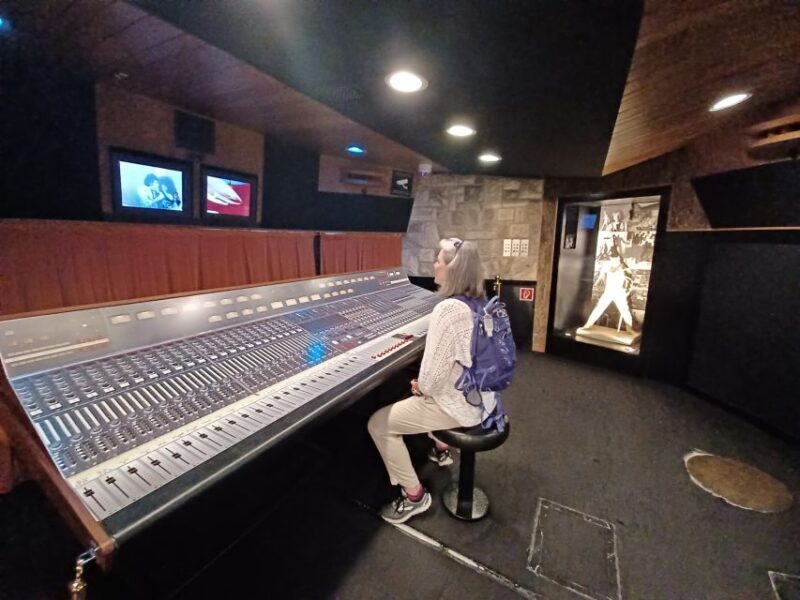 Explore Montreux in 90 mins: from Lord Byron to Queen - Key Points: