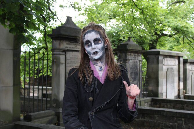 Extreme Paranormal Underground Ghost Tour in Edinburgh - Starting Point and Atmosphere