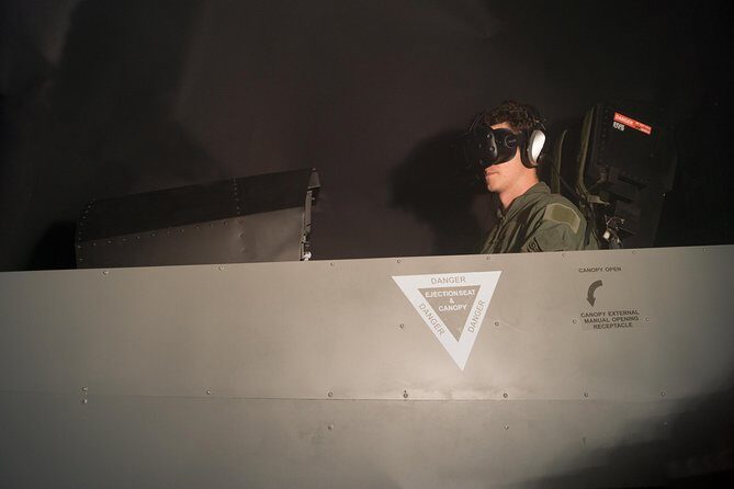 F / A-18 fighter jet flight simulator in Zurich - An In-Depth Look at the Zurich Fighter Jet Simulator Experience