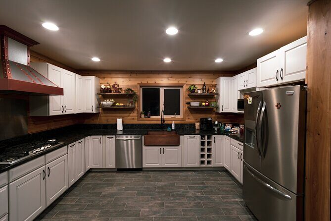 Face The Outdoors Northern Lights Tour Small Group - Key Points