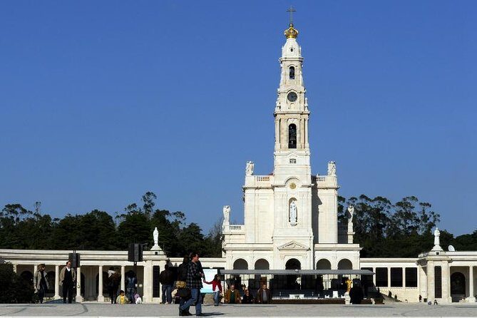 Faith and Heritage: Fátima Batalha Nazaré and Óbidos Private Tour from Lisbon - An In-Depth Look at the Tour Experience