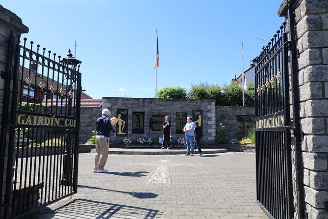 Falls road Murals Walking Tour with former prisoners - The Value of a Private Tour