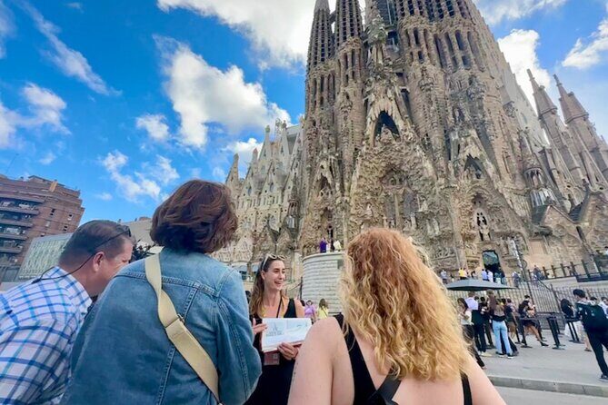 Fast Track: Sagrada Familia Guided Tour - Deep Dive into the Itinerary