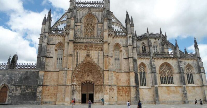 Fátima, Batalha, Alcobaça, Nazaré and Óbidos Private Tour - Key Points