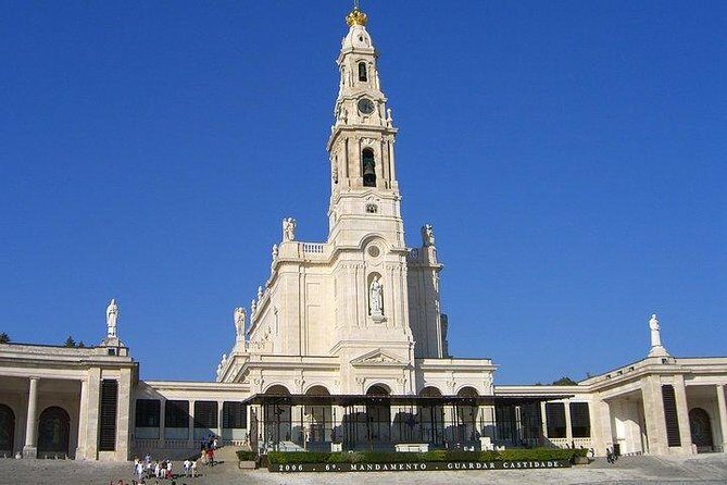 Fátima Batalha Nazaré and Óbidos Full Day Tour from Lisbon - Who Should Consider This Tour?