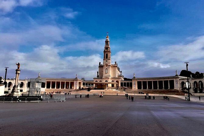 Fatima Tour + Batalha Monastery + Nazareth + Óbidos - Frequently Asked Questions