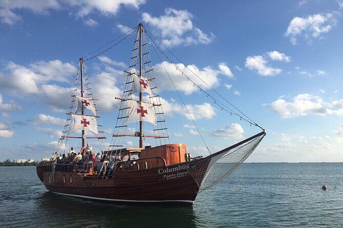 Feel the love on a romantic dinner at Cancun sea, with live music and open bar. - Real Guest Feedback