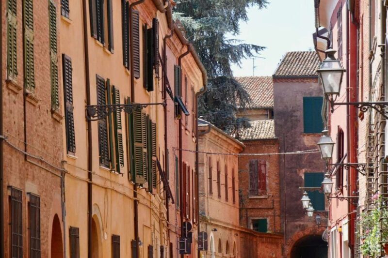 Ferrara: 2-Hour City Center Walking Tour - Key Points