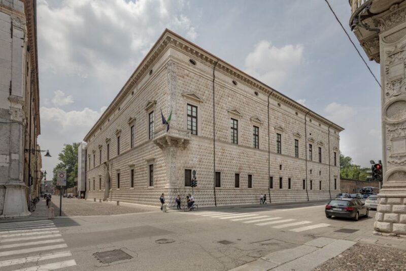 Ferrara: City Highlights Walking Tour with Local Guide - Key Points