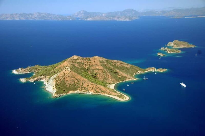 Fethiye: 12 Islands Boat Tour with Lunch and Snorkeling - The boat, group size, and atmosphere