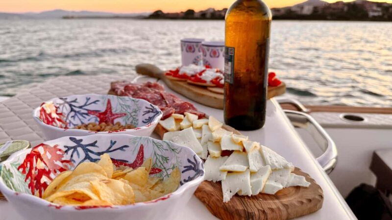 Figarolo Island: a boat trip with a sunset aperitif - Dolphin sightings: a delightful surprise