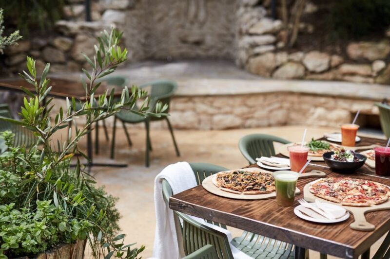 Fingal: Peninsula Hot Springs Entry with Lunch Credit - Dining and Food Options