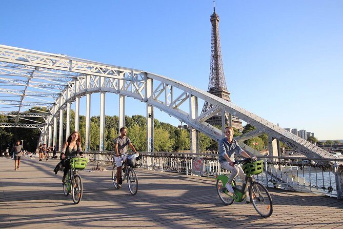 First Day Bike Tour, Top Sights, hidden gems, Wine&Cheese picnic - A Warm Welcome to the First Day Bike Tour in Paris