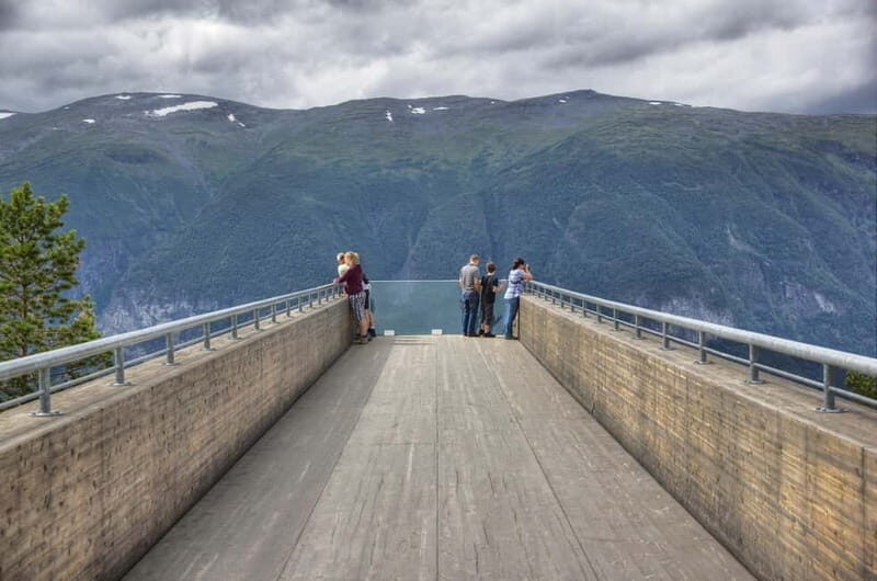 Flåm: Stegastein, Stalheim, and Gudvangen Scenic Coach Tour - The Historic Stop: Stalheim Hotel