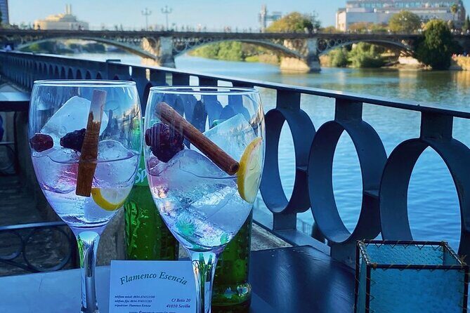 Flamenco and Tapastour with a flamenco artist - Flamenco Performance in an Intimate Setting