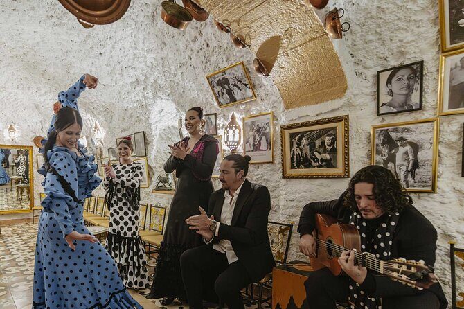 Flamenco show at Cueva Los Amayas, in Sacromonte - What to Expect from the Flamenco at Cueva Los Amayas