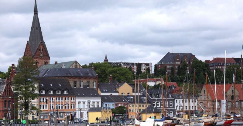 Flensburg: Private Guided Walking Tour - Timing and Meeting Details