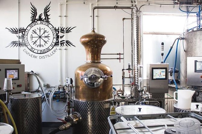 Flóki Whisky Distillery Tour & Tasting in Reykjavík - Stop 1: Eimverk Distillery and the craft behind Flóki Whisky