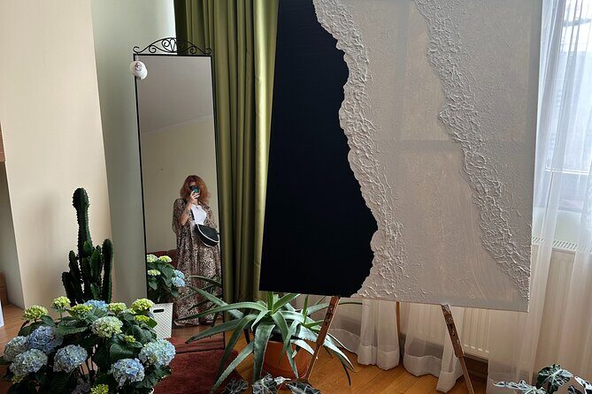 Floral Inspirations and Fluid Acrylic Creations Workshop - What to Expect From This Artistic Journey