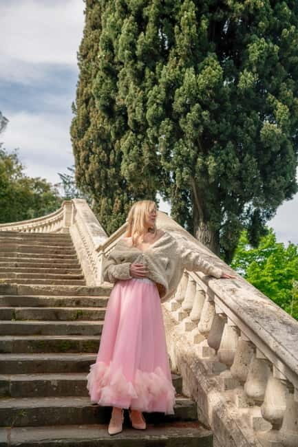 Florence: A photoshoot in luxurious dresses - Key Points