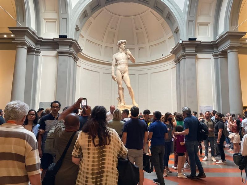 Florence: Accademia Gallery Guided Tour with Entry Ticket - The Uncrowding Trick: Radios and Headsets in a Packed Room