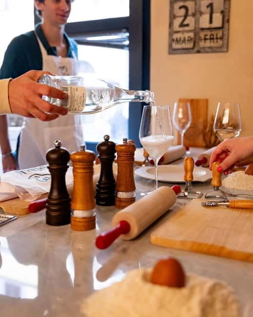 Florence: Authentic Pizza & Gelato Experience+Unlimited Wine - Key Points