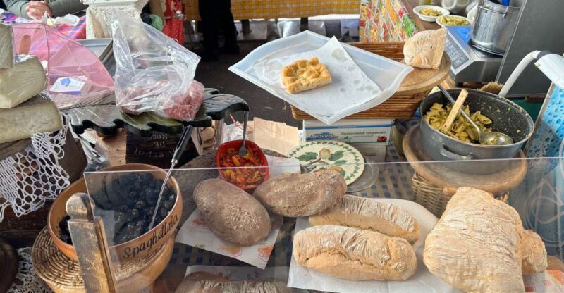 Florence: City Highlights and Street Food Walking Tour - The Logistics and Group Experience