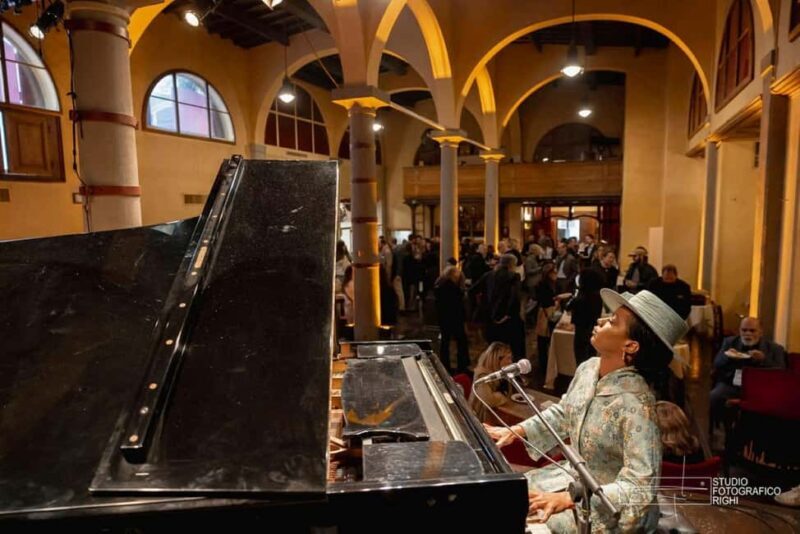 Florence: Dinner & Live Show Experience at Teatro del Sale - Setting the Scene: What to Expect at Teatro del Sale