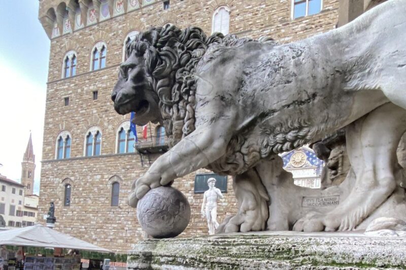 Florence historical centre and legends tour for small groups - What the Tour Offers in a Nutshell